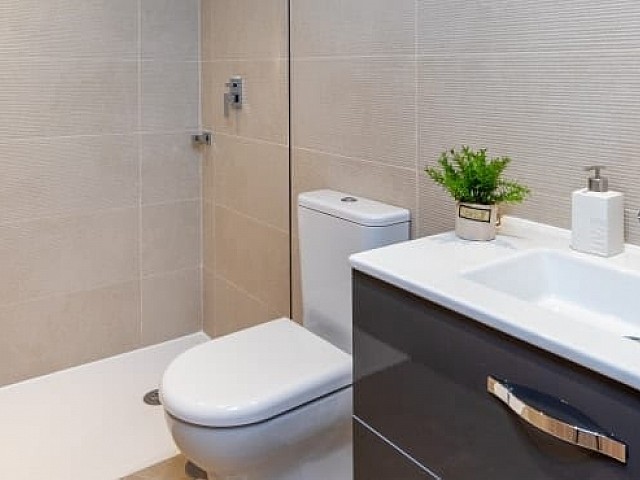 B7 Green Golf townhouses Estepona Bathrom second  Jul 2019