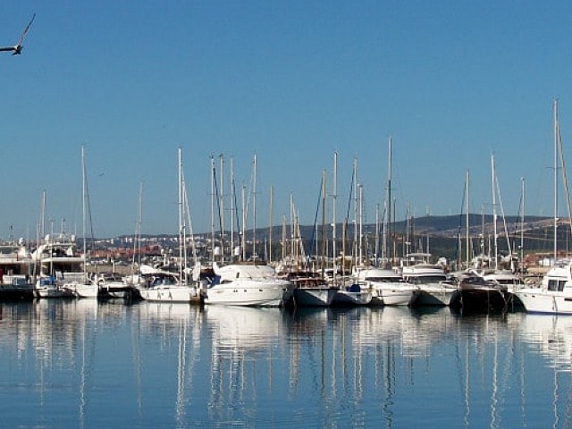 C6 Estepona Puerto Deportivo