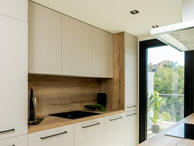 B5.2 Marbella Lake apartments Nueva Andalucia kitchen Jul 22 880x370