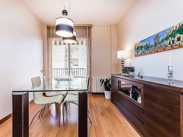 Heller Wohnbereich des fantastischen Penthouse zum Verkauf in der Rambla del Poblenou in Barcelona
