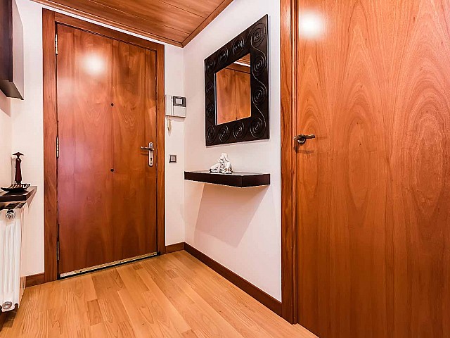 Hall d'entrée dans un appartement de luxe en vente à Poblenou à Barcelone