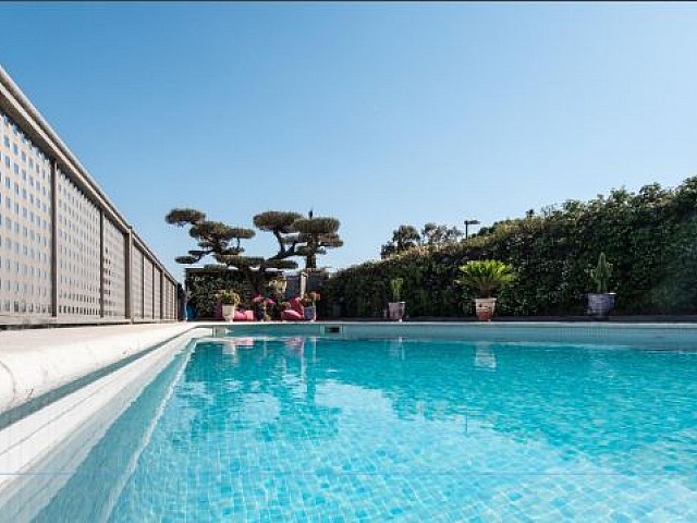Casa unifamiliar
con espectaculares
vistas a Barcelona
con piscina
climatizada