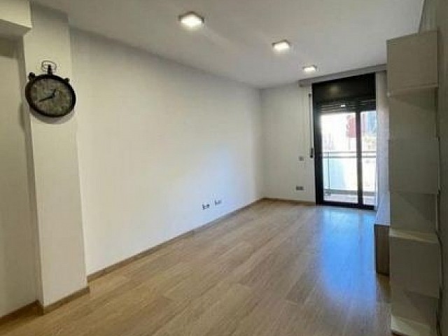 Belo apartamento para alugar em Llefià Badalona, ​​​​Barcelona