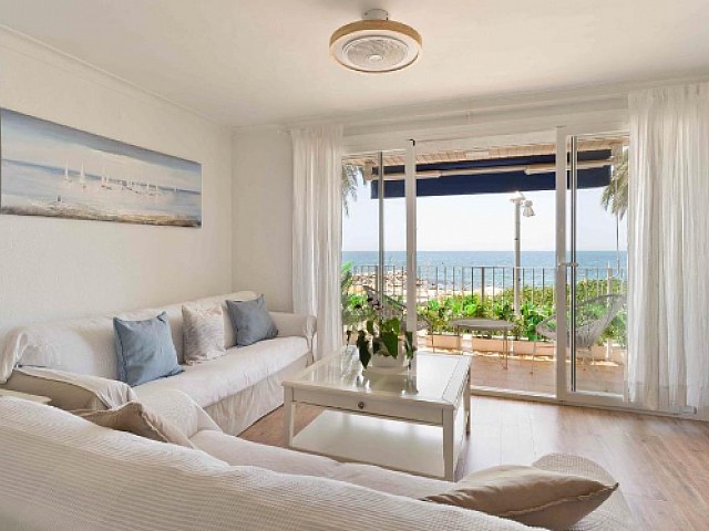 Apartamentos turísticos en venta en primera Linea de Playa La Duquesa, Manilva Málaga