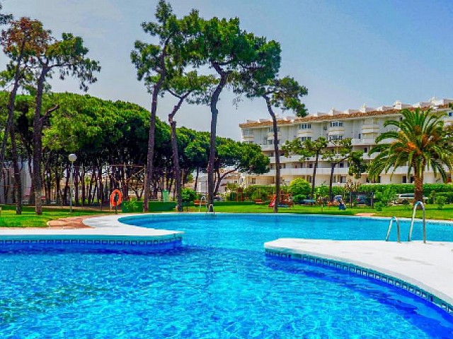Apartamentos turísticos en venta en primera Linea de Playa La Duquesa, Manilva Málaga