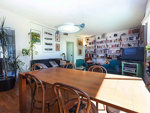 Bright and spacious living / dining room in luxury flat for sale, Barcelona