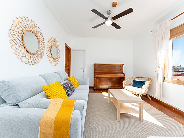 Helles Wohnzimmer im Penthouse in L’Antiga Esquerra de l’Eixample, Barcelona — Ansicht 3