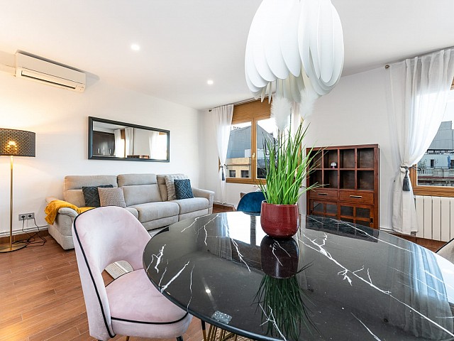 Fitted integrated kitchen in the penthouse in L’Antiga Esquerra de l’Eixample, Barcelona — view 2