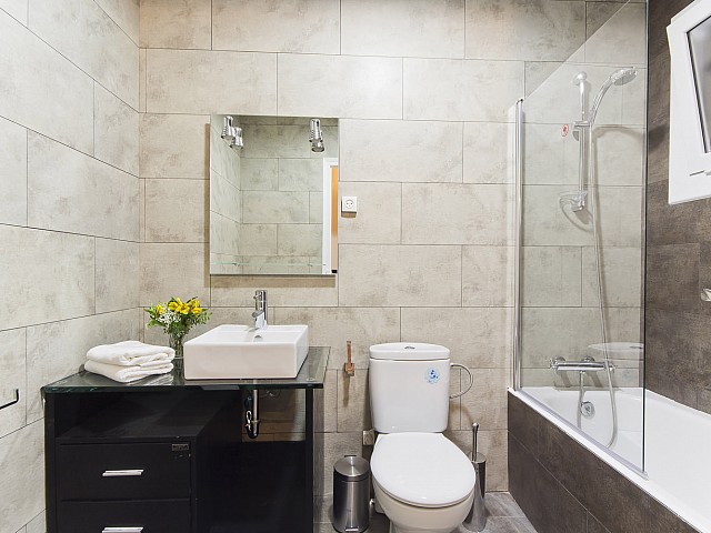 Stylishly designed bathroom in this luxury flat for rent in Barcelona