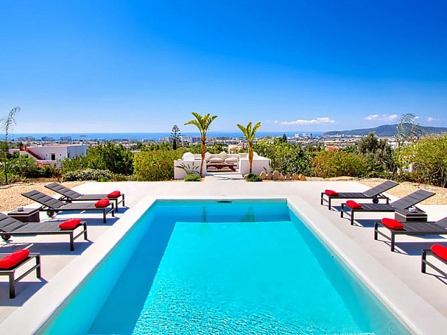  Prachtige villa met uitzicht en overal dichtbij. In Sa Carroca, Ibiza
